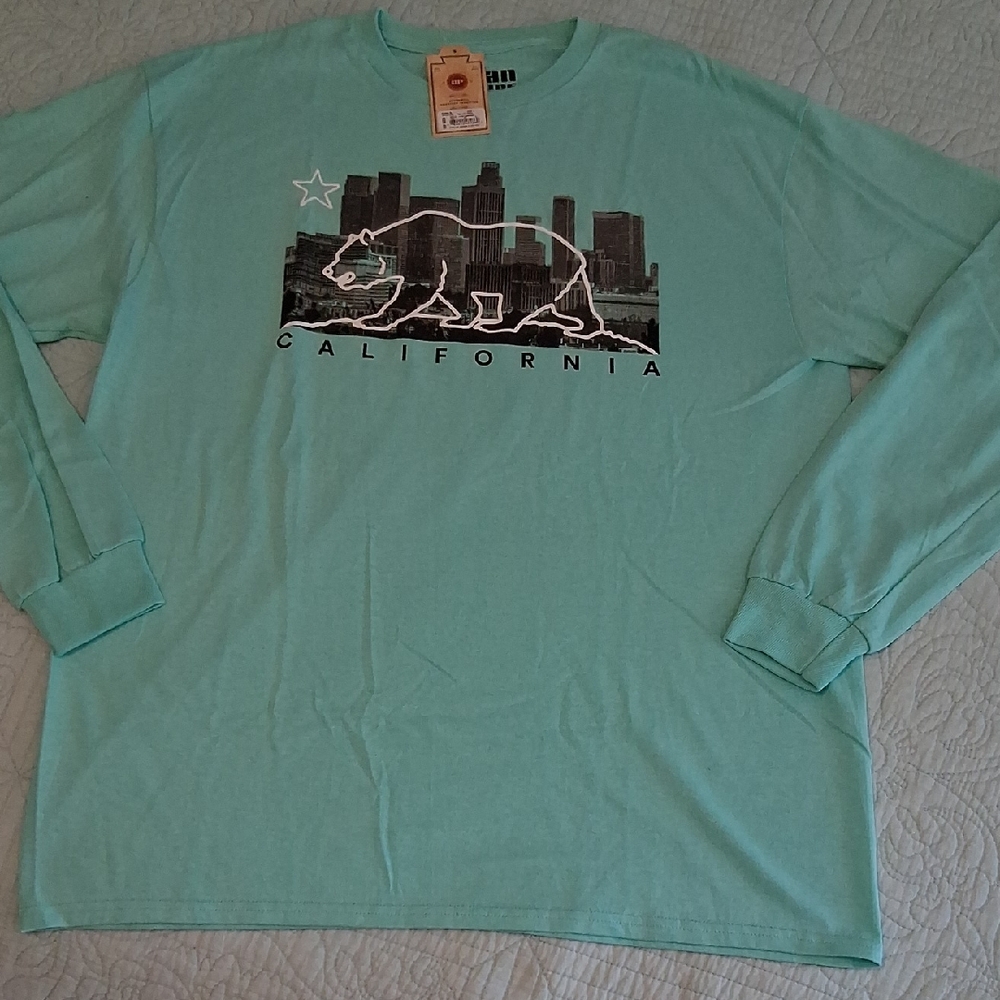 Urban PiplineCalifornia Skyline Graphic Men's Shirt, NWT